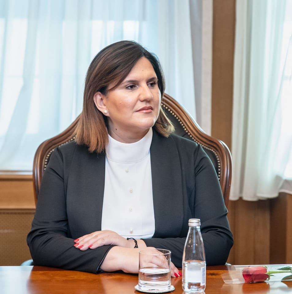 Претседателката на ДКСК Димитровска негира коруптивни дејствија во „АДИТИВ“, имало само комуникација со семеен пријател