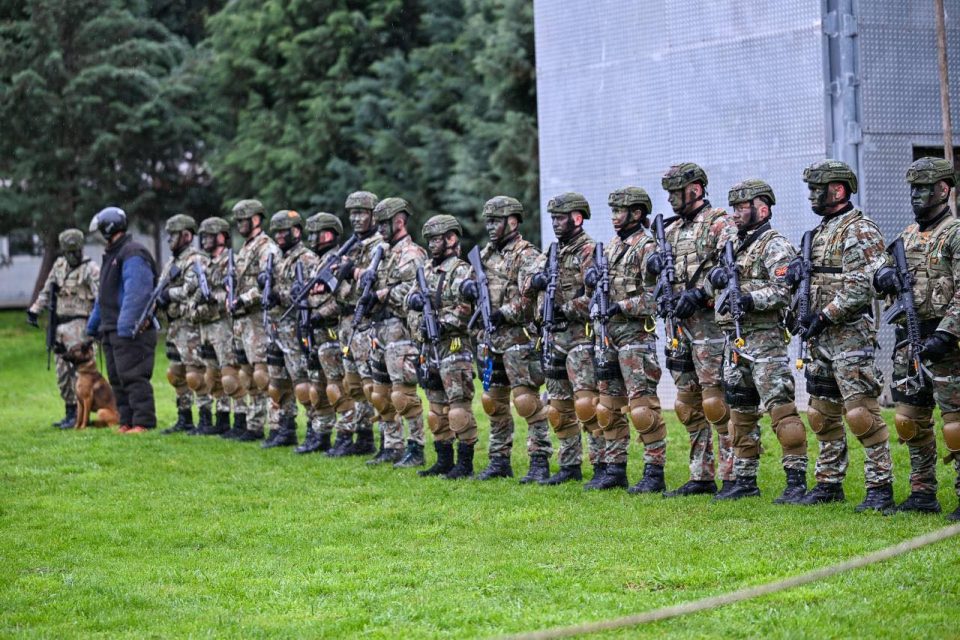 Мисајловски: Македонскиот народ си ја сака државата, ја сака војската