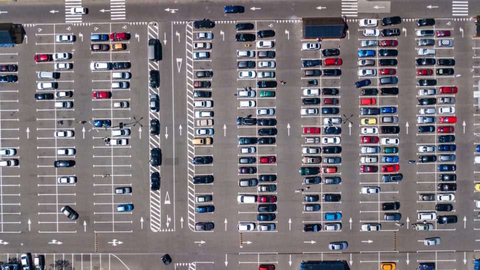 Половните автомобили поскапуваат, додека електричните автомобили ја губат вредноста