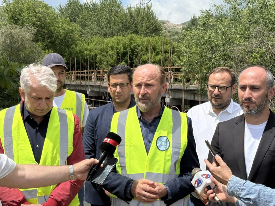Трајановски: Мостот на Вардар кај Башино Село во целосна функција за еден месец
